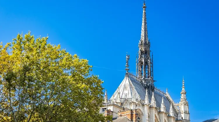 Fachada da Saint Chapelle em Paris.