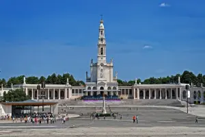Santuário de Fátima é um dos maiores centros marianos do mundo.