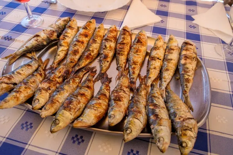 Prato com sardinhas