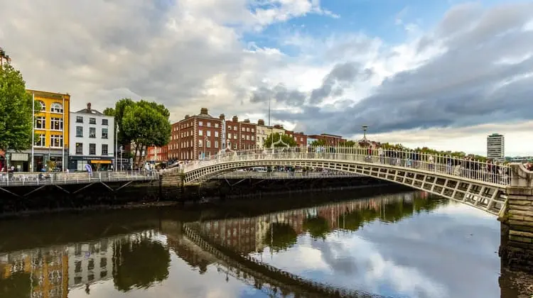 Ponte Ha'penny, em Dublin