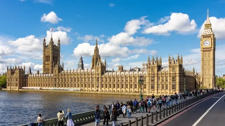Sino Big Ben, na Torre do Relógio, na sede do Parlamento, em Londres, na Inglaterra.