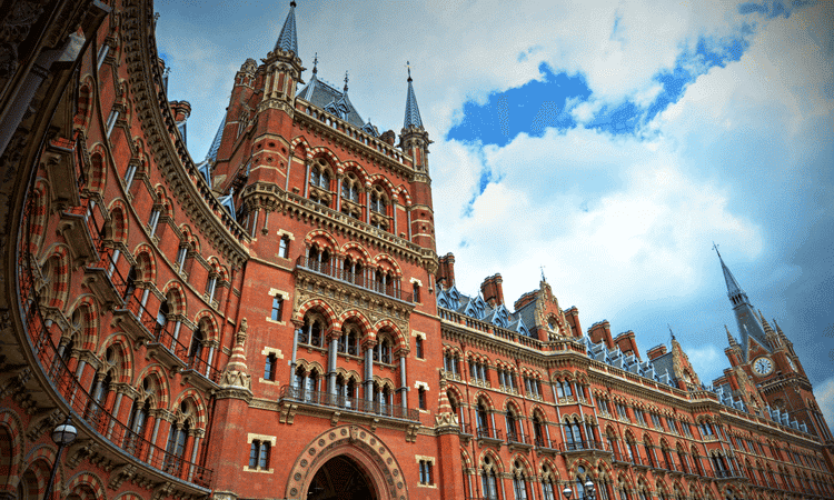 St Pancras, estações de trem mais bonitas, em dia nublado