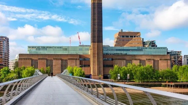Ponte com vista para o museu Tate Modern