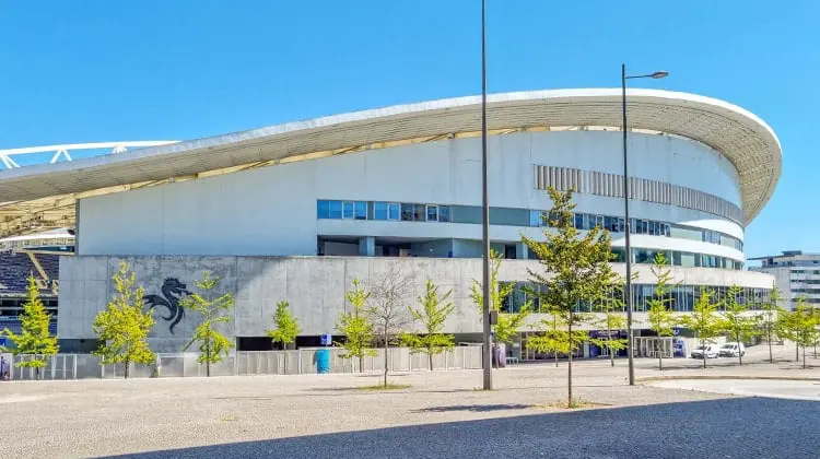 O Estádio do Dragão oferece tour aos visitantes no Porto