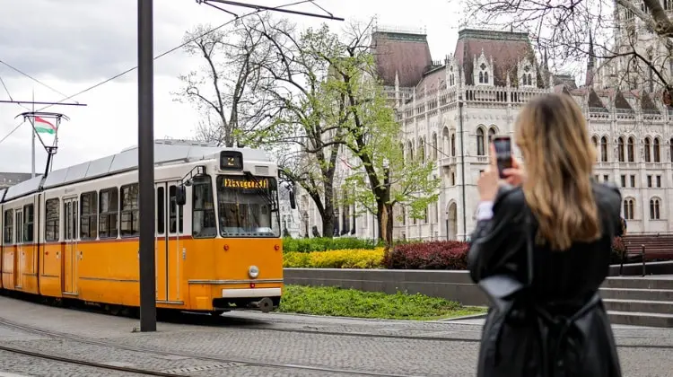 Bondes são um dos meios de transporte em Budapeste.