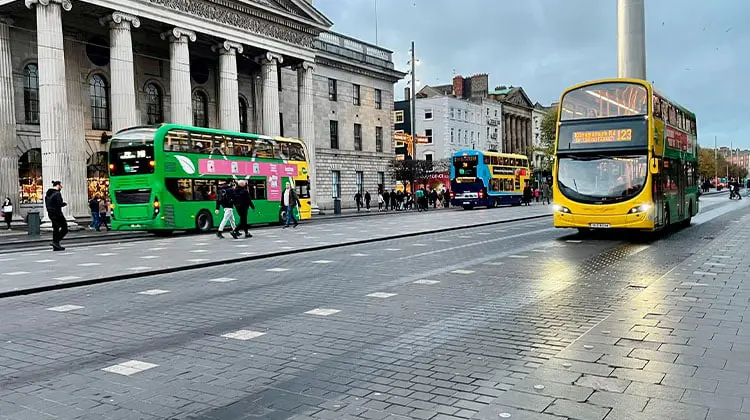 Os ônibus são os principais meios de transporte em Dublin