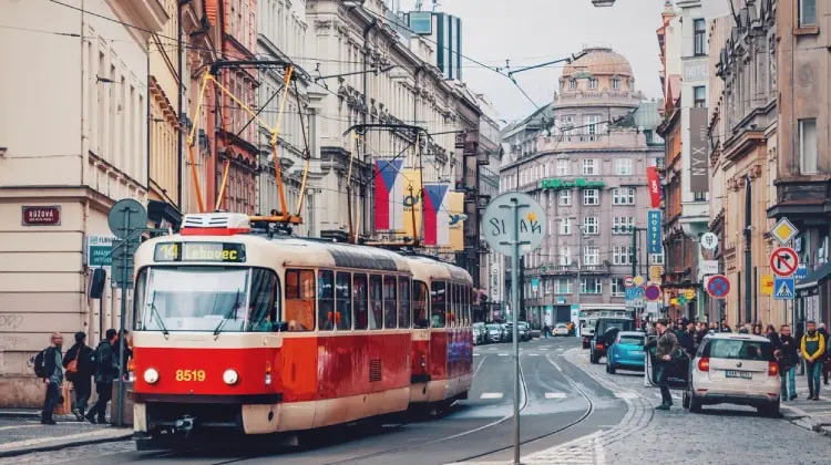 Tramvaj é o transporte em Praga é o meio mais eficiente de se locomover pela cidade.
