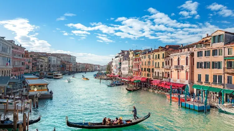 Modo de transporte em Veneza, na Itália.