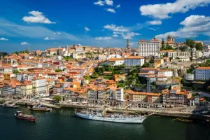 Porto é uma das portas de entrada para fazer turismo em Portugal.