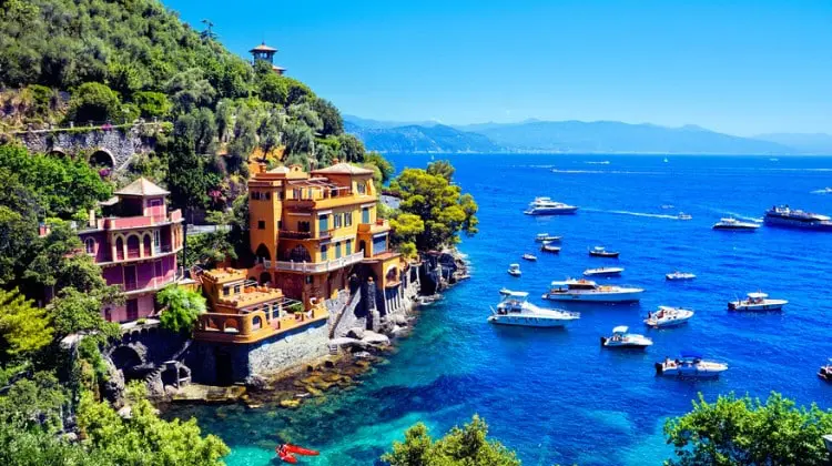 Vista de vila na Itália no verão na Europa