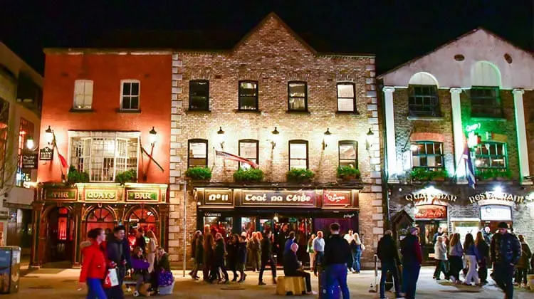 Bares e pubs em Dublin durante a noite