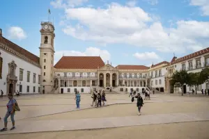 Turistas fazem questão de visitar a Universidade de Coimbra
