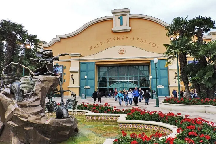 dia nublado no Parque da Walt Disney Studios em Paris