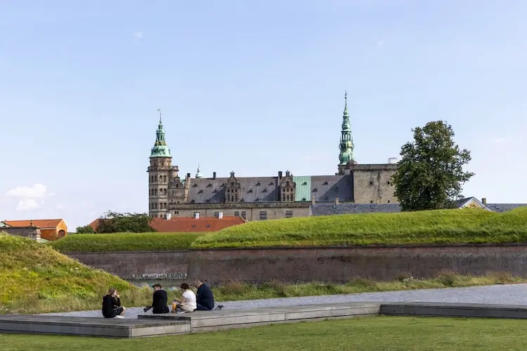 Cidade de Helsingør e seu castelo de Kronborg