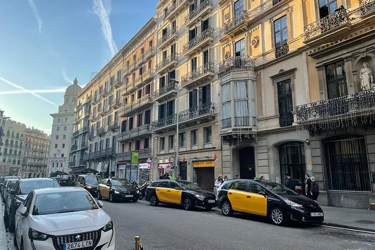Carros estacionados em de Barcelona.