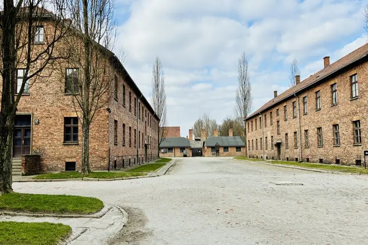 Prédios no campo de concentração de Auschwitz I, na Polônia.