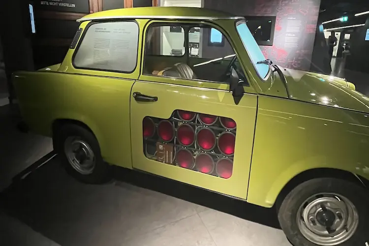 Modelo de carro Trabant para espionagem