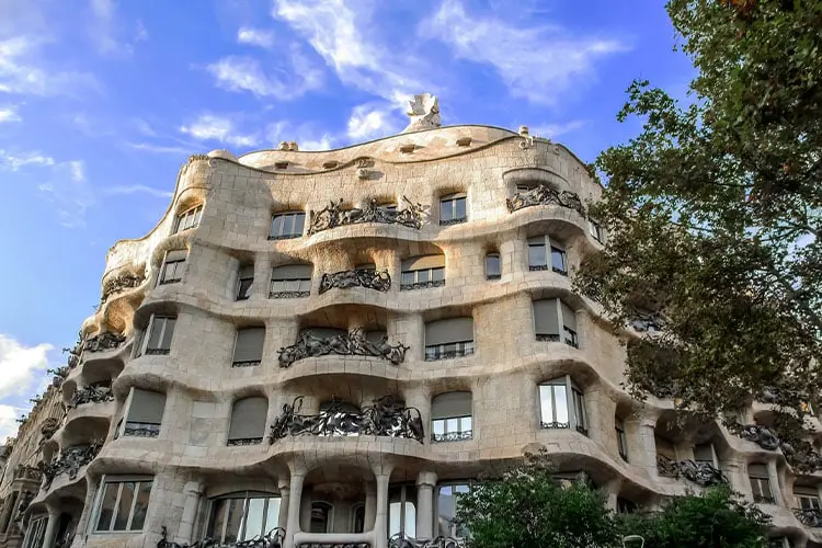 Fachada da Casa Milá