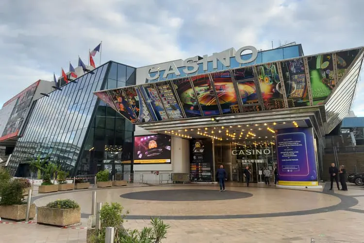 Fachada de casino em Cannes
