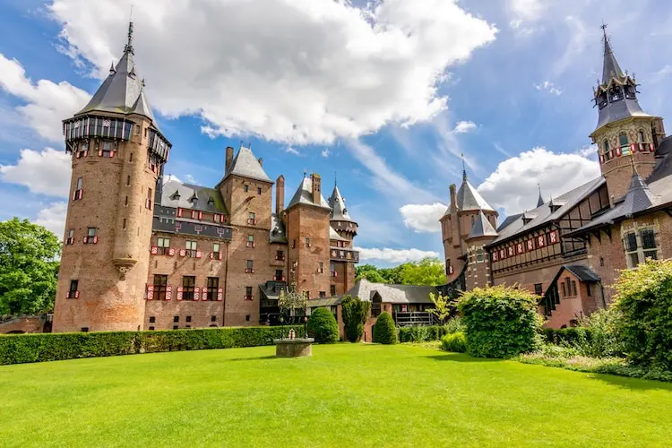 Castelo de Haar é um dos pontos turísticos mais visitados da Holanda