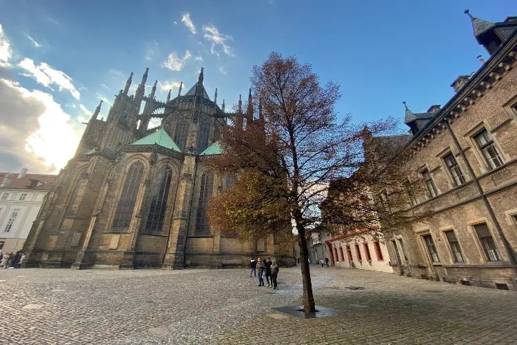 Castelo de Praga é um ponto turístico imperdível da cidade.