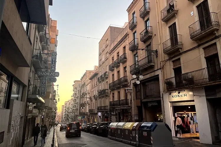 Rua em Tarragona, Espanha.