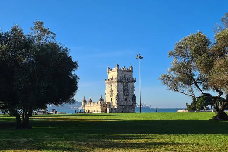 Torre de Belém, em dia de sol
