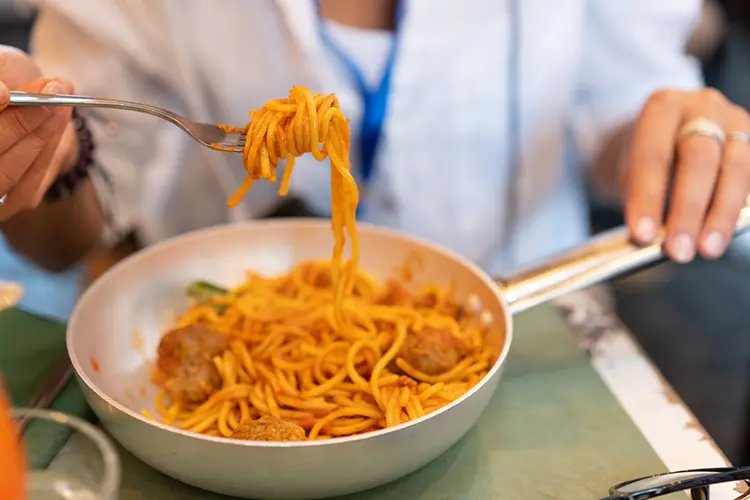 Viajar para Itália e comer fora todos os dias custa mais caro