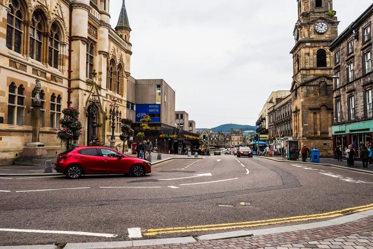 Centro da cidade de Inverness, capital das Highlands da Escócia.