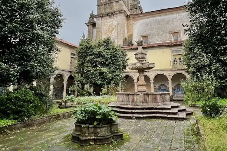 Interior do mosteiro de Tibães em Braga, Portugal