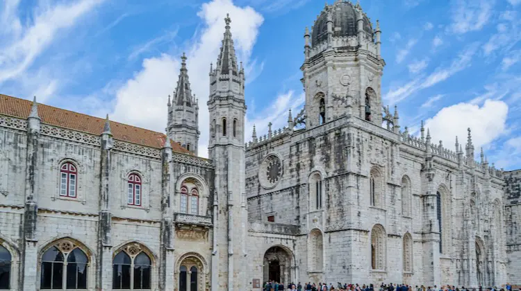 Turistas num dos mosteiros em Portugal
