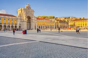 Praça do Comércio, em dia de sol