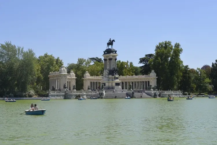 No orçamento de quanto custa viajar para a Europa, inclua os passeios gratuitos.