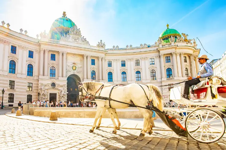 Palácio Hofburg em Viena é uma das melhores atrações na cidade