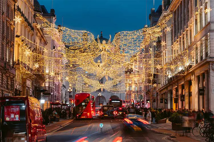 Luzes natalinas na Regent Street em Londres