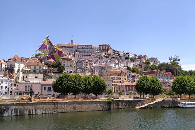 Coimbra é uma cidade universitária que vale a visita.