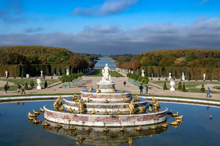Visão interna de Versalhes, em Paris.