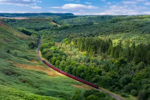 Ferrovia usada para viajar de trem na Inglaterra
