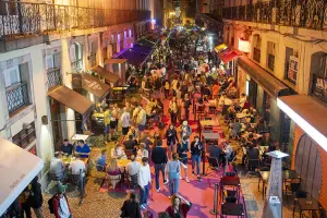 A Pink Street em Lisboa é repleta de bares e baladas