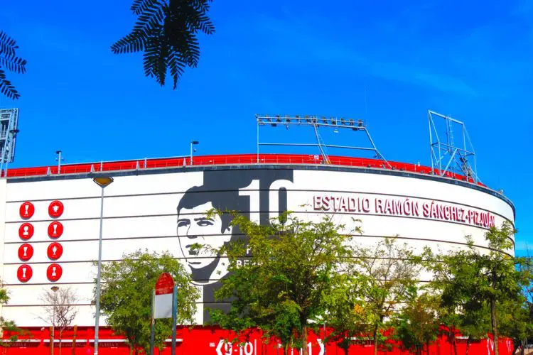 Fachada do Estádio do Sevilha, o estádio Ramón Sánchez-Pizjuán