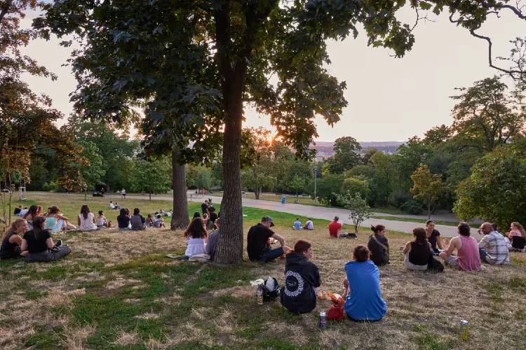 Praga tem muitos pontos turísticos, os parques se destacam