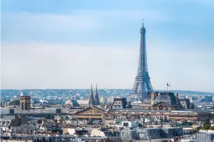 Torre Eiffel, cartão-postal francês