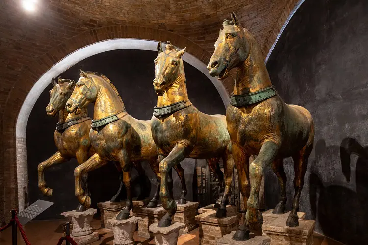 Cavalos da Basílica de São Marcos, esculturas de bronze que ficam no Museu