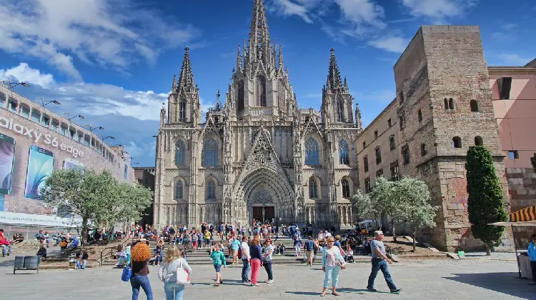 Fazer um city tour em Barcelona é uma ótima ideia para aproveitar a cidade de maneira eficiente