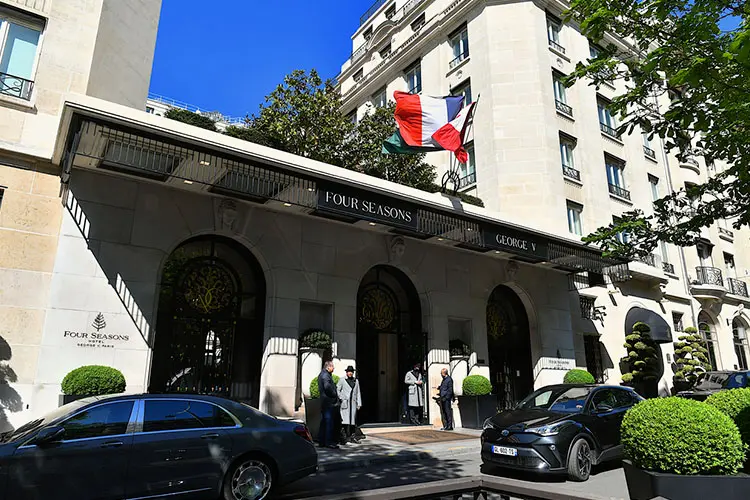 Entrada do Four Seasons em Paris