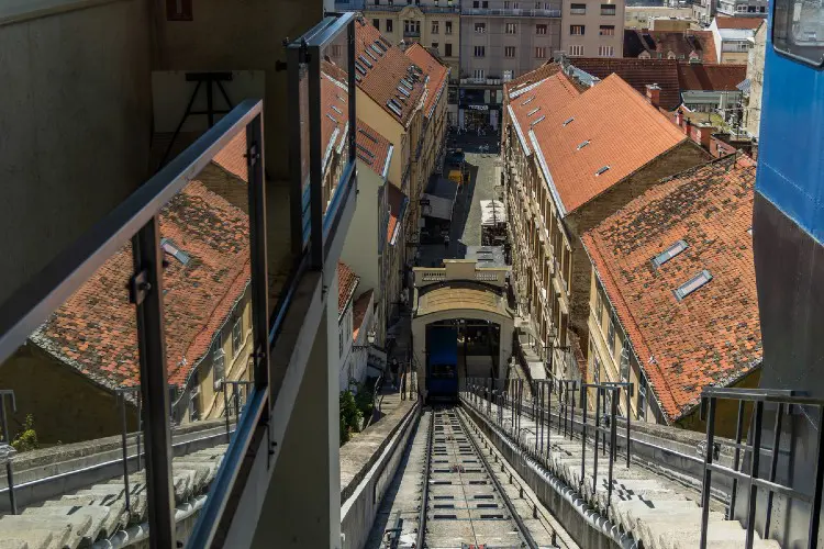 Zagreb tem o menor funicular do mundo