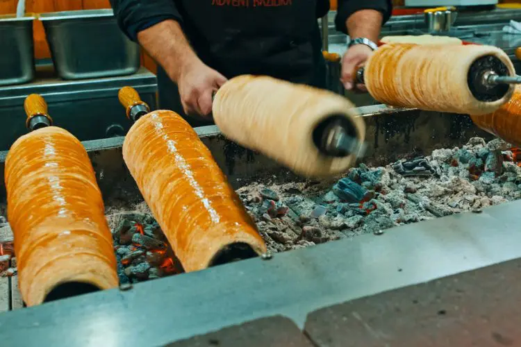 Kürtőskalács, sobremesa típica da Hungria