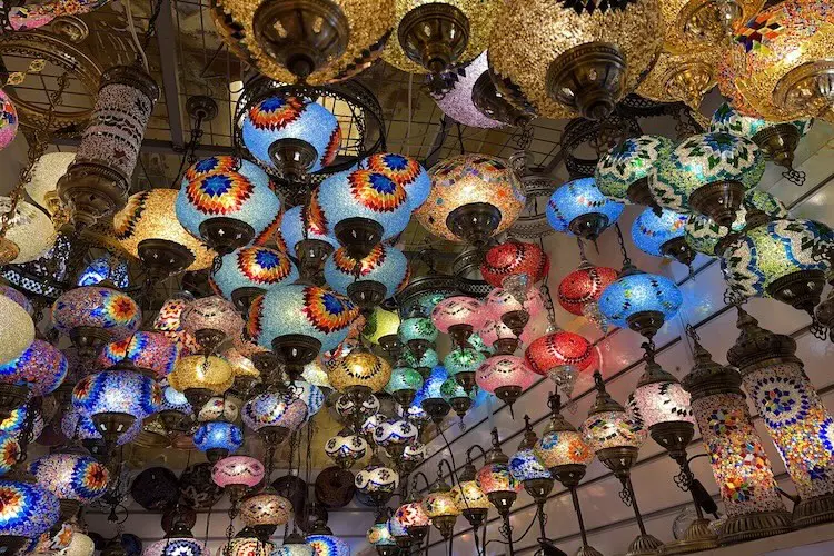 Luminárias são souvenirs da Turquia