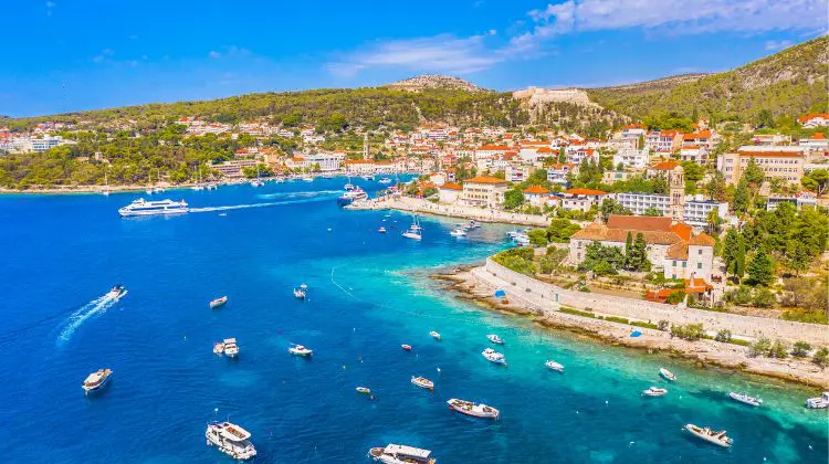 Há muito o que fazer em Hvar para além das praias.