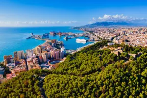 Visão panorâmica da cidade de Málaga.